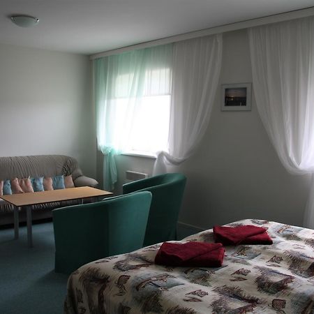 Heltermaa Hostel Exteriör bild