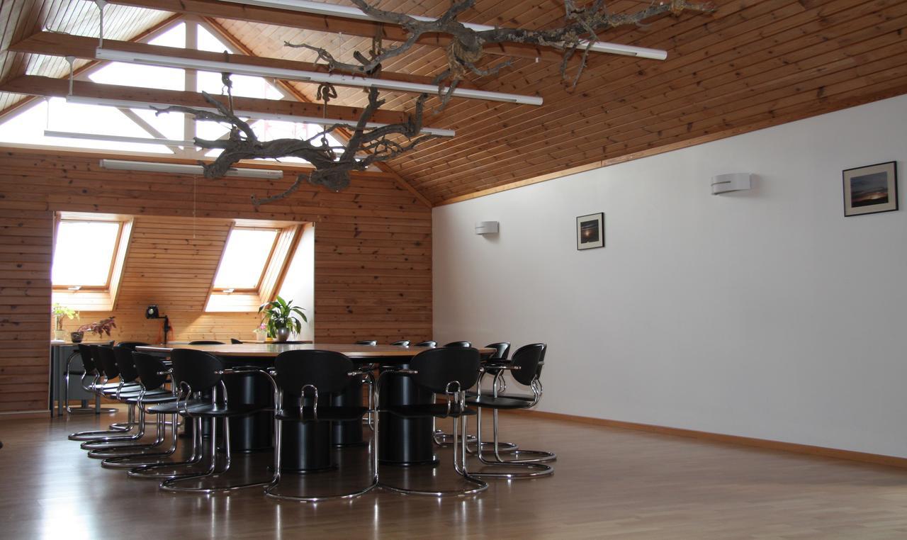 Heltermaa Hostel Exteriör bild